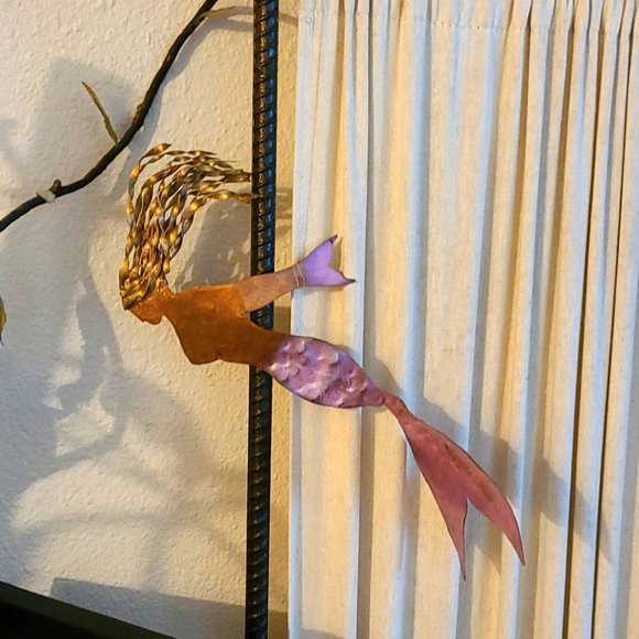 MERMAID METAL WINDOW HANGING.SPARKLES - Picture 1 of 16